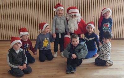 LE PÈRE NOËL AVEC LE BABY HAND